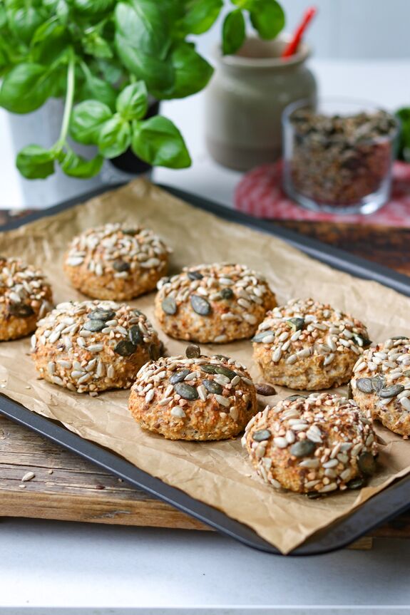 Haferbrötchen auf Backblech