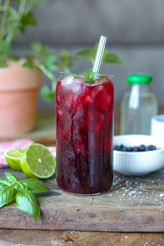 Foto einer Blaubeeren Kokos Limo im Glas