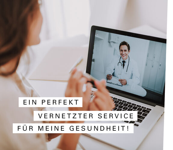 Eine lächelnde Frau lässt sich online von einem Arzt betraten. Auf dem Bild steht ein Text "vernetzter Gesundheitsservice".
