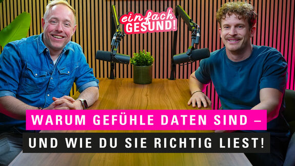 2 Menschen lachen in Kamera