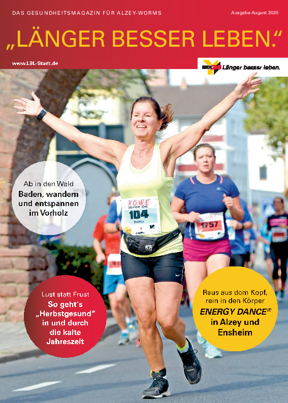 Läuferin kommt ins Ziel