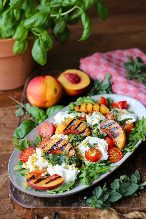 Salat mit gegrillten Pfirsichen