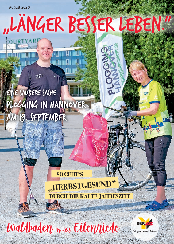 Mann und Frau beim Müll-Sammeln