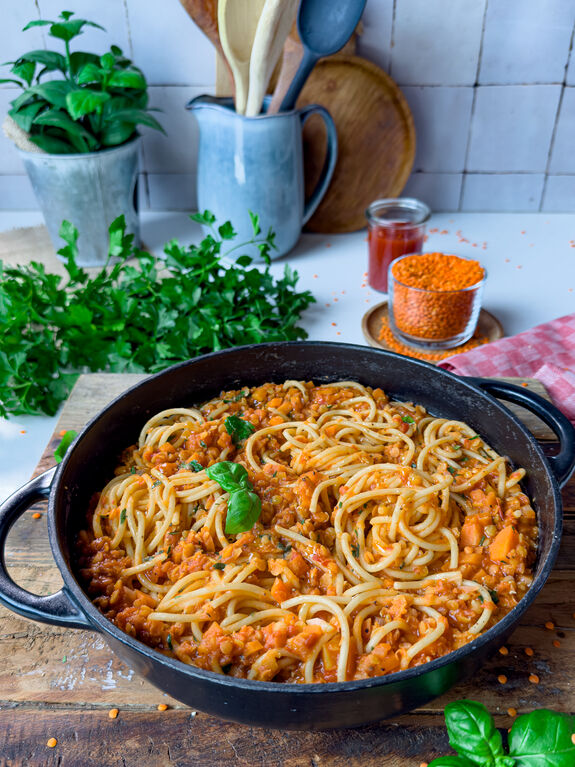 Linsenbolognese in Pfanne